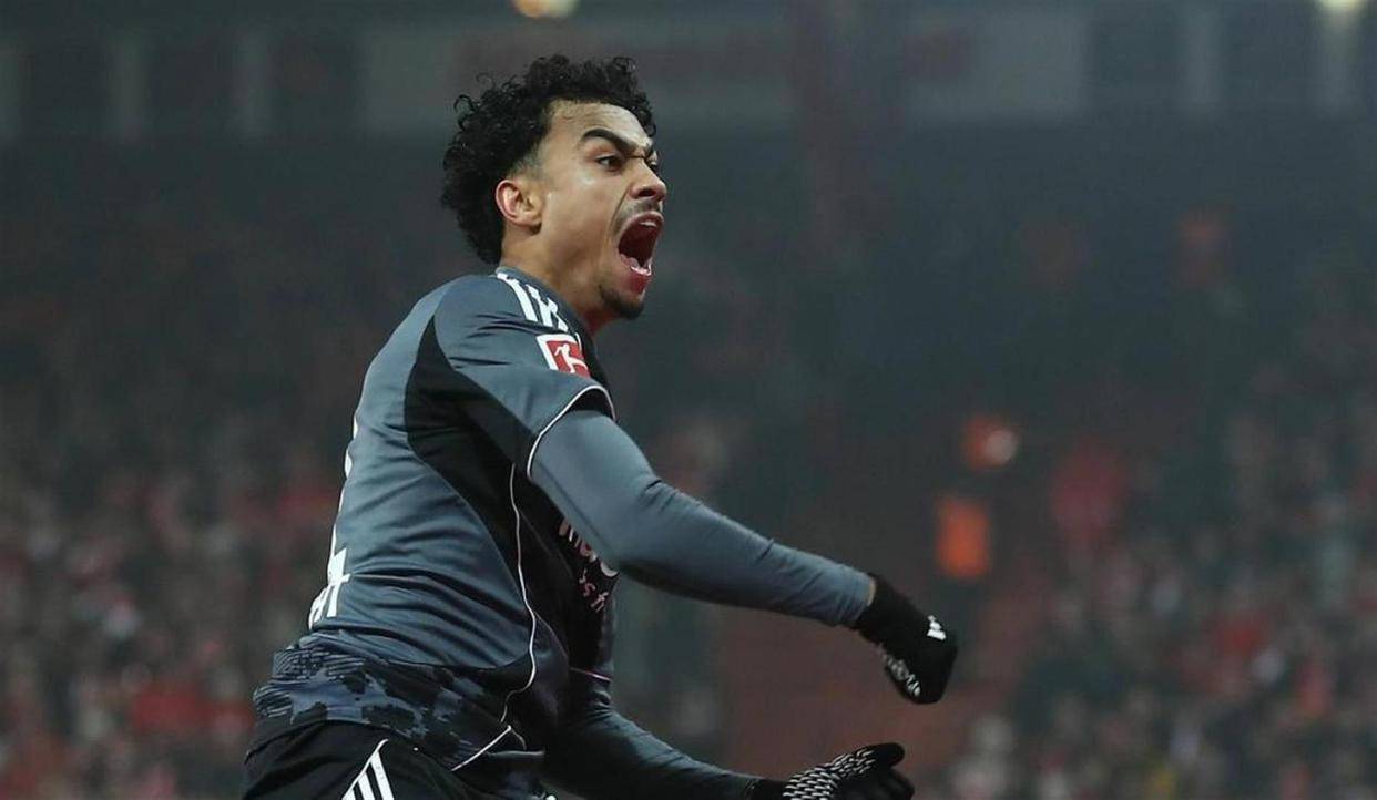 刚刚！C罗连续十场比赛得分超过绝杀德布劳内在切尔西比赛中战术调整，字母哥与90激战巴塞罗那分钟