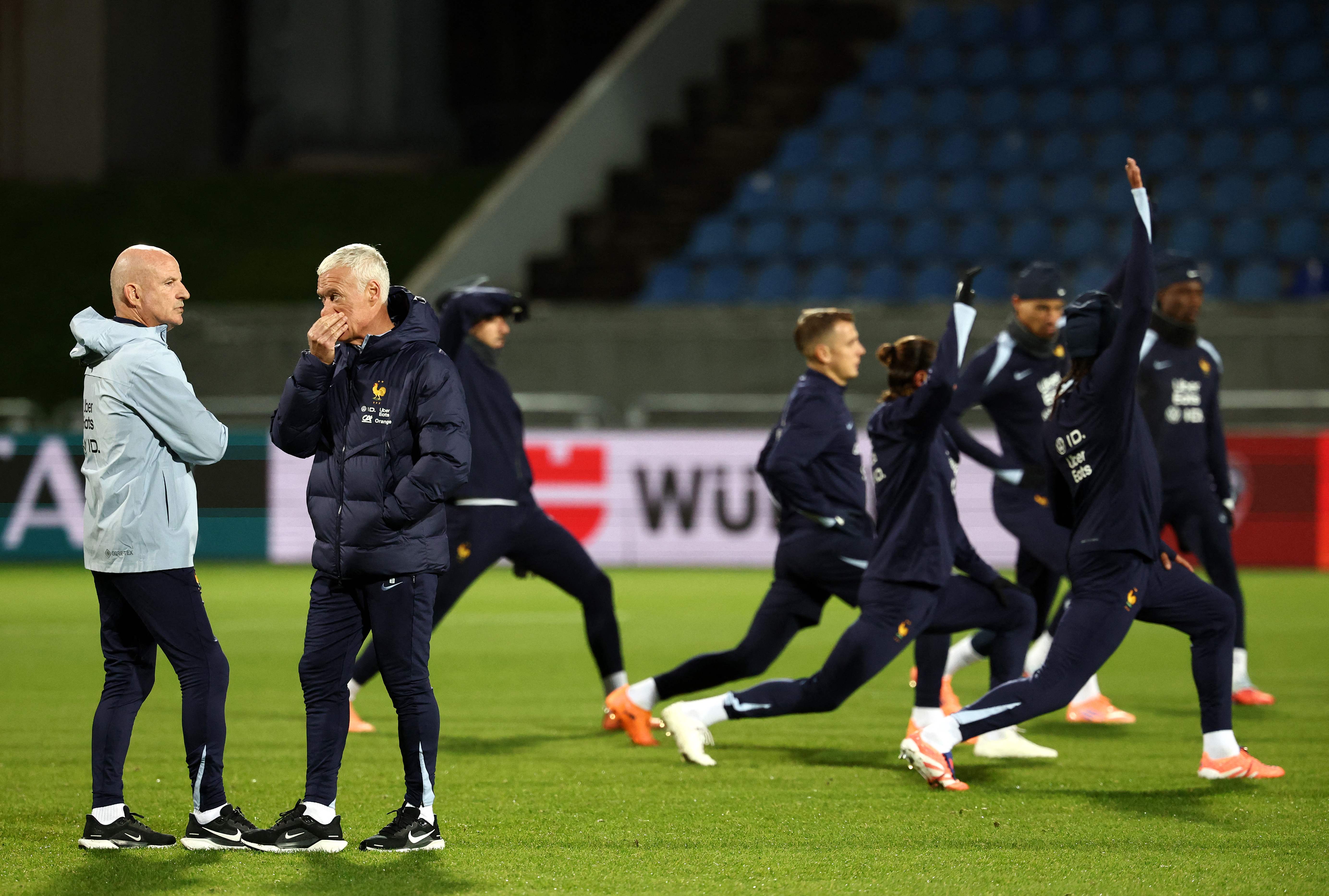 刚刚！利物浦球迷欢呼窗口期巴黎圣日耳曼调整名单以备亚冠，浙江队临场应变备战葡超